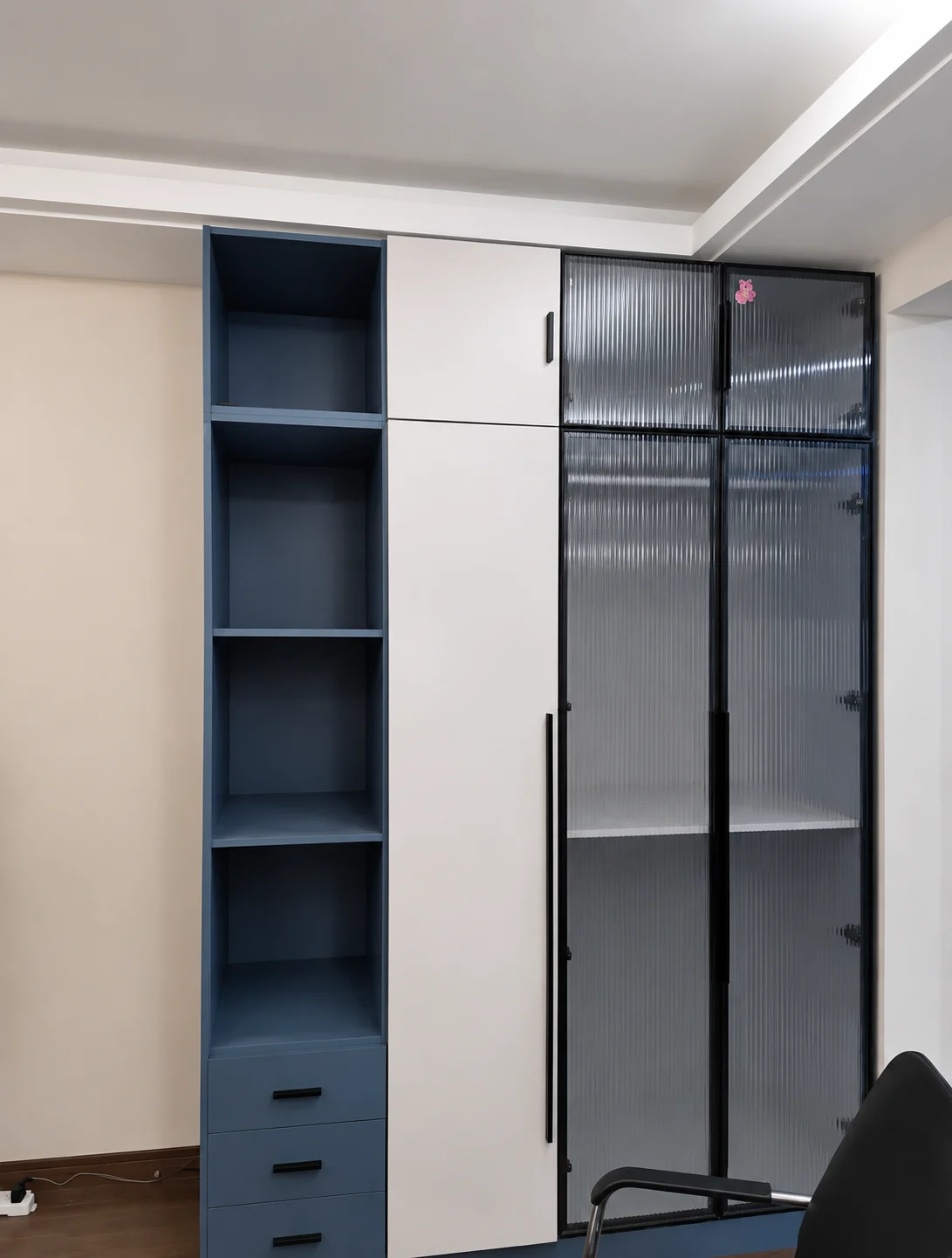 Tủ Quần Áo Cánh Kính Khung Nhôm Phối Cánh Trắng ZM-10012